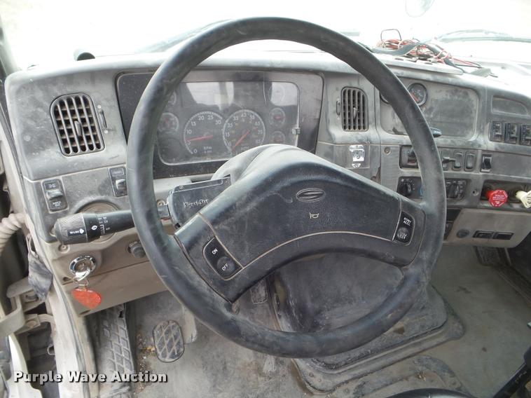 image for item DA7721 2007 Sterling A9500 semi truck