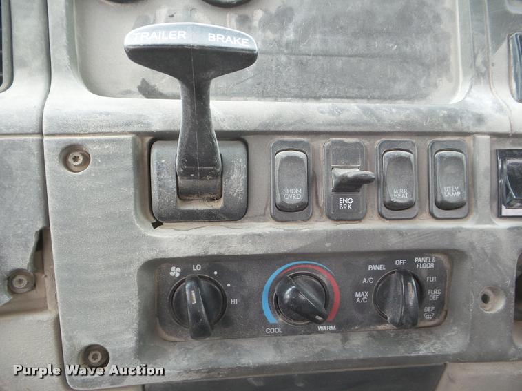 image for item DA7721 2007 Sterling A9500 semi truck