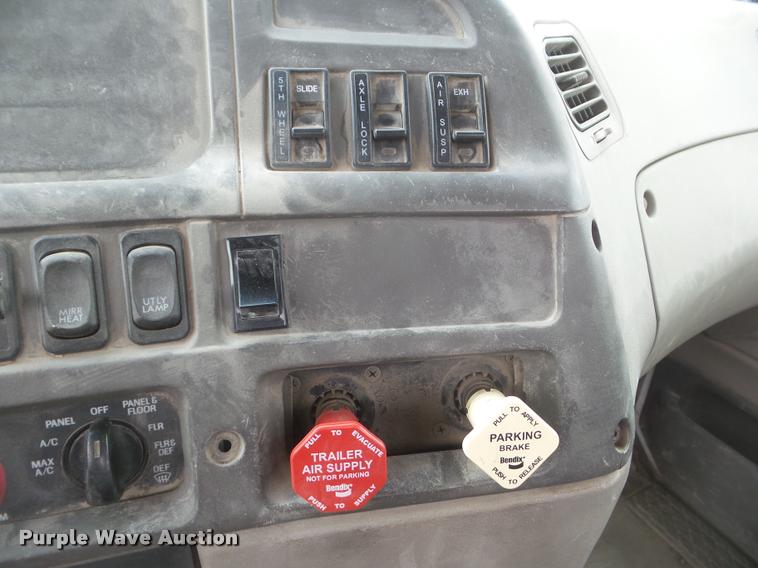 image for item DA7721 2007 Sterling A9500 semi truck