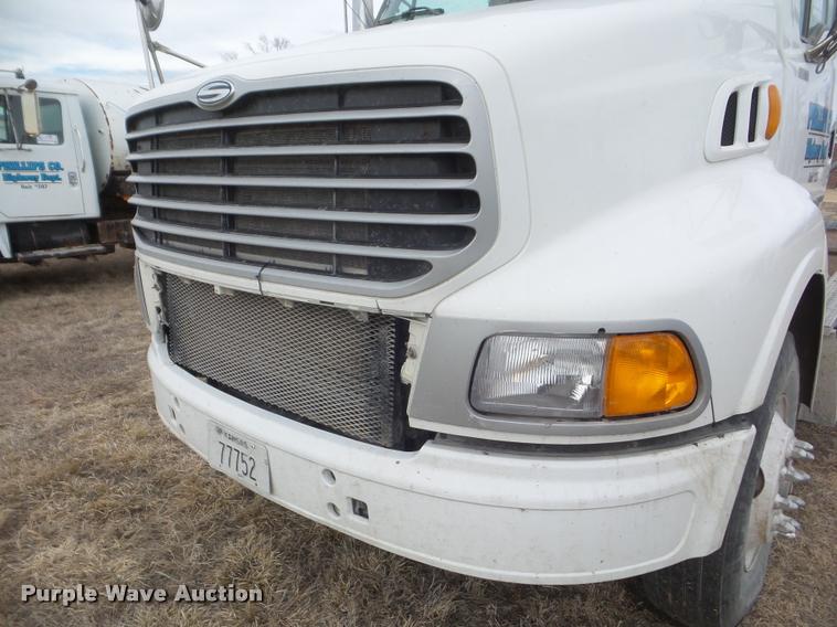 image for item DA7721 2007 Sterling A9500 semi truck