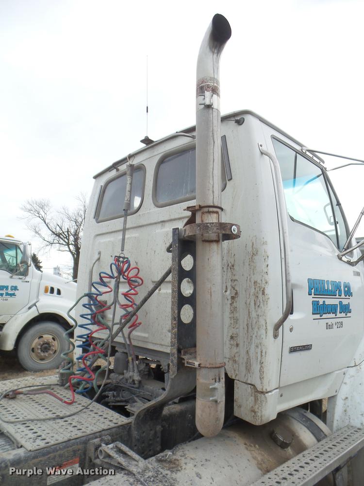 image for item DA7721 2007 Sterling A9500 semi truck