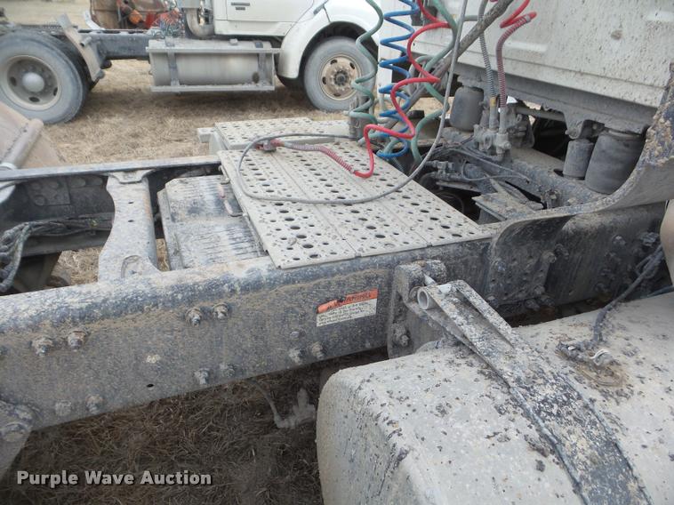 image for item DA7721 2007 Sterling A9500 semi truck