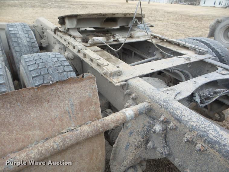 image for item DA7721 2007 Sterling A9500 semi truck