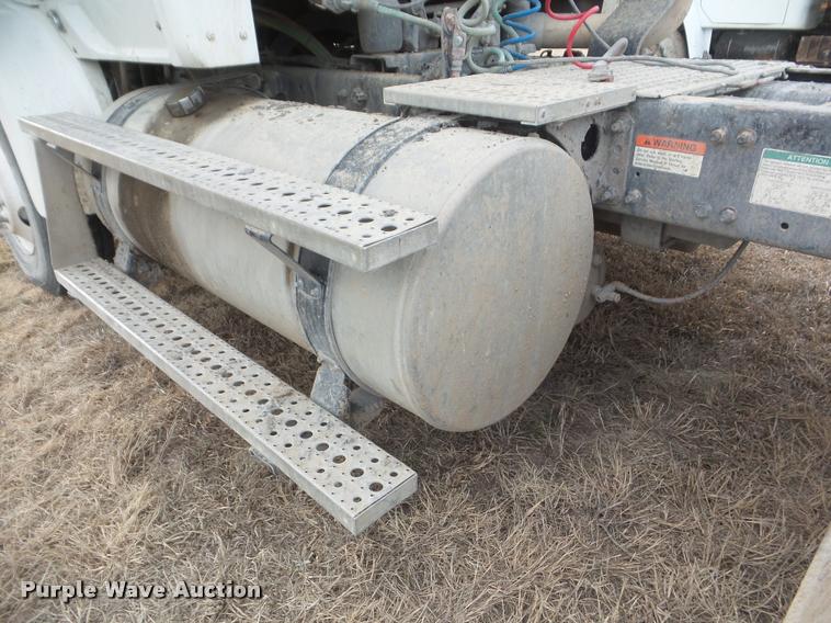 image for item DA7721 2007 Sterling A9500 semi truck