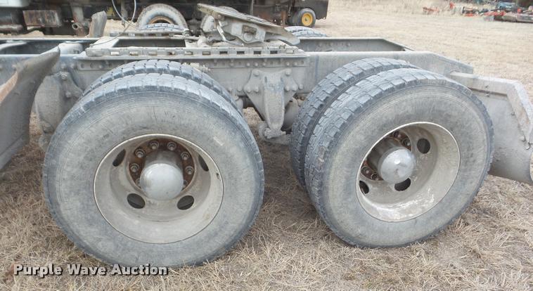 image for item DA7721 2007 Sterling A9500 semi truck