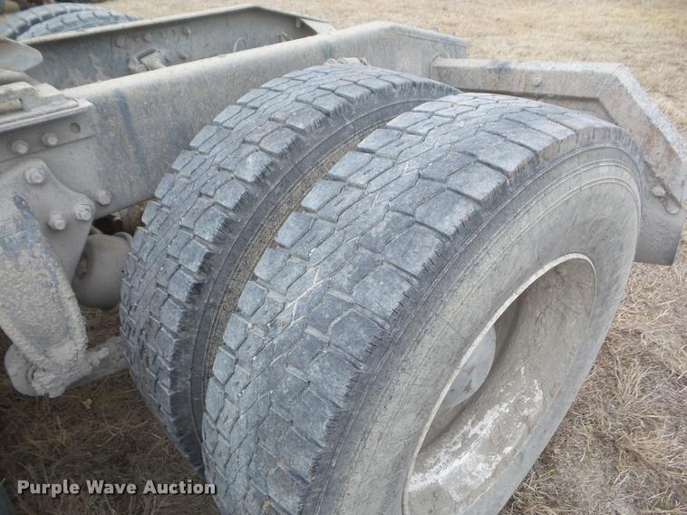 image for item DA7721 2007 Sterling A9500 semi truck