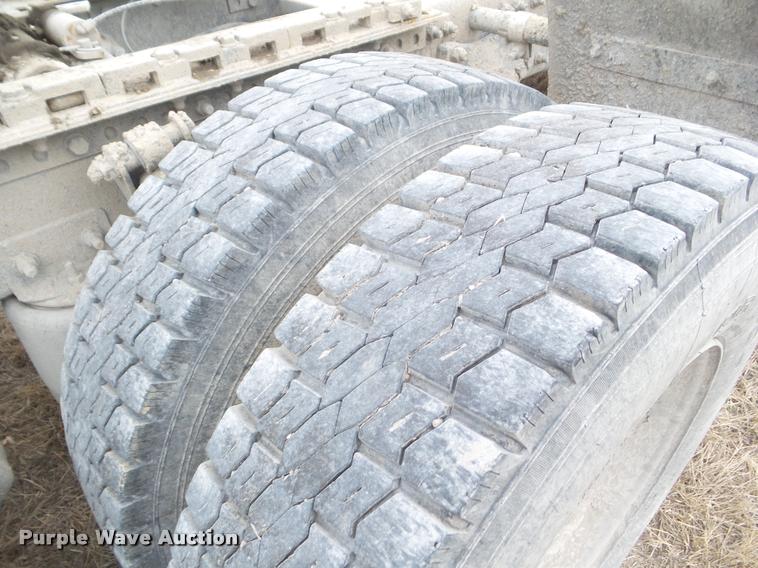 image for item DA7721 2007 Sterling A9500 semi truck