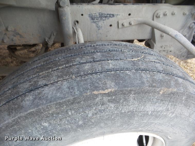 image for item DA7721 2007 Sterling A9500 semi truck