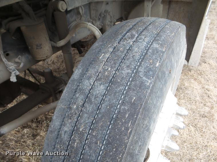 image for item DA7721 2007 Sterling A9500 semi truck