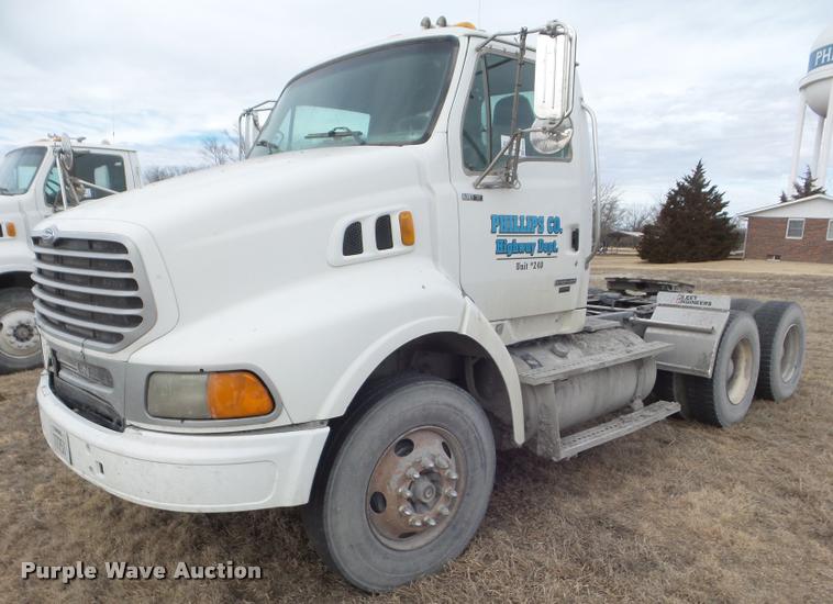 image for item DA7722 2007 Sterling A9500 semi truck