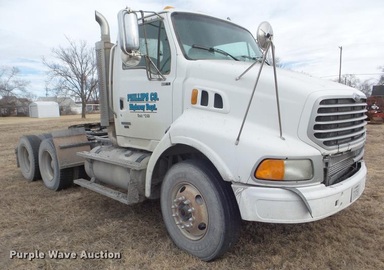 image for item DA7722 2007 Sterling A9500 semi truck