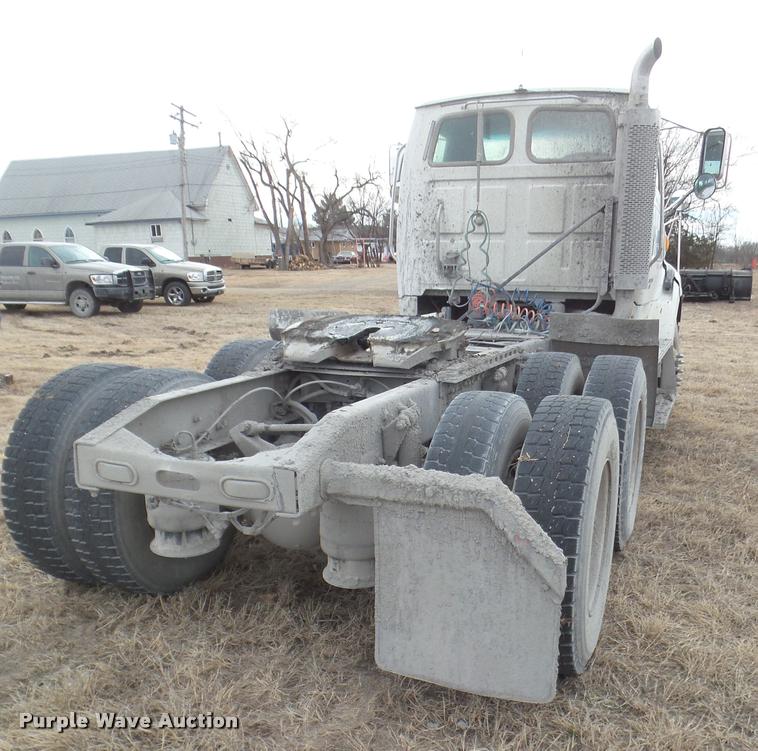 image for item DA7722 2007 Sterling A9500 semi truck