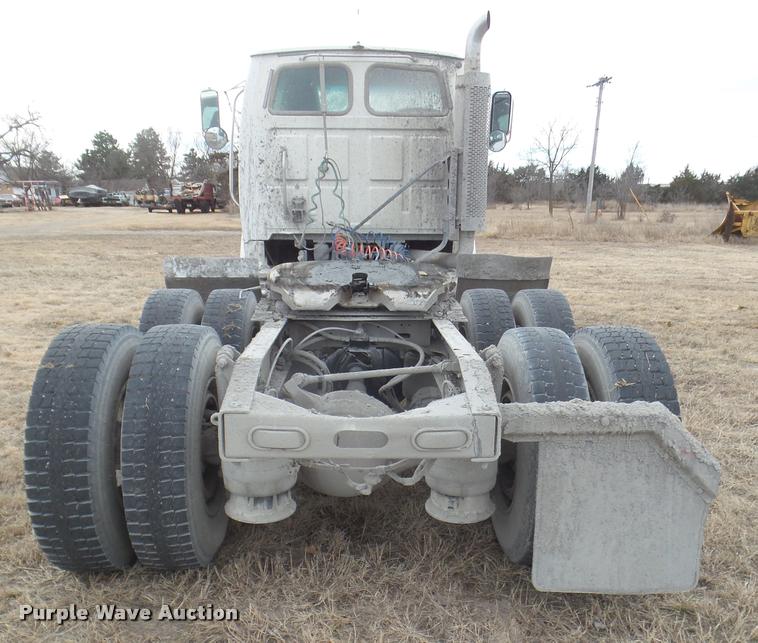 image for item DA7722 2007 Sterling A9500 semi truck