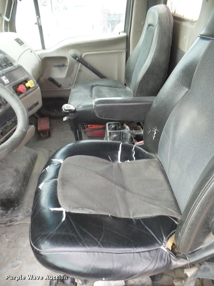 image for item DA7722 2007 Sterling A9500 semi truck