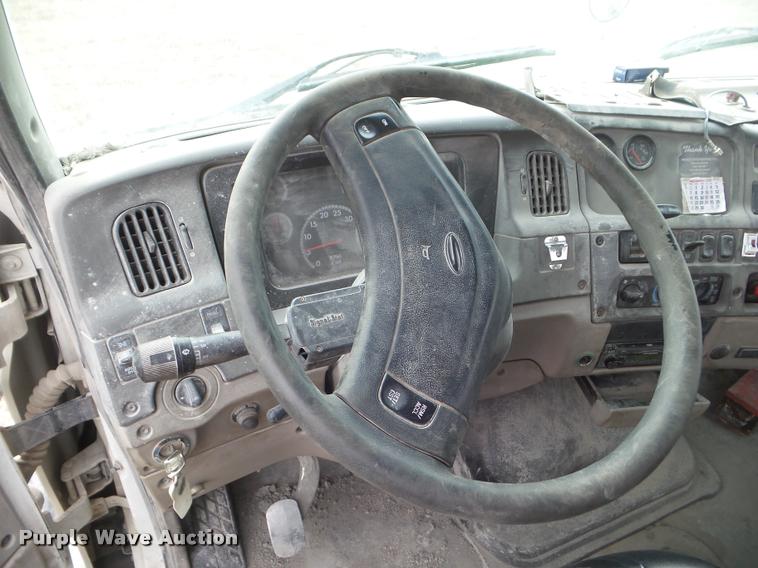 image for item DA7722 2007 Sterling A9500 semi truck