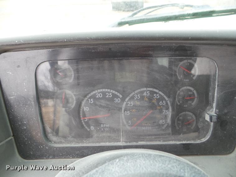 image for item DA7722 2007 Sterling A9500 semi truck