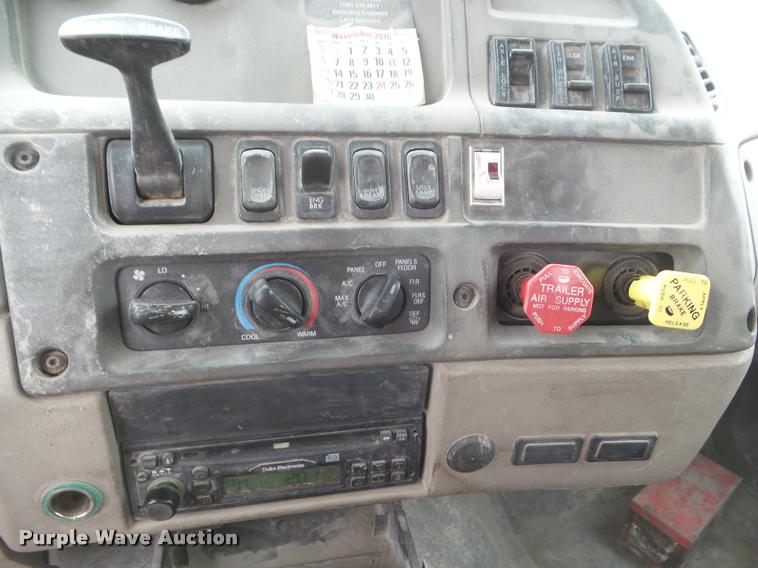 image for item DA7722 2007 Sterling A9500 semi truck