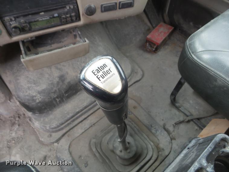 image for item DA7722 2007 Sterling A9500 semi truck