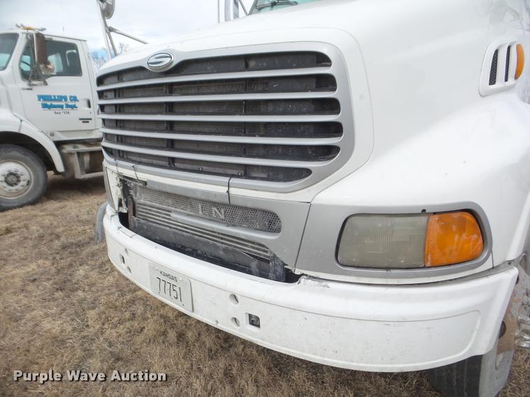 image for item DA7722 2007 Sterling A9500 semi truck