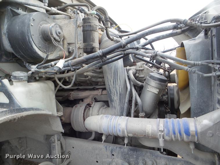 image for item DA7722 2007 Sterling A9500 semi truck