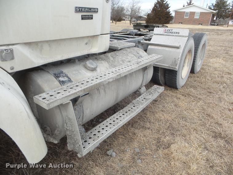 image for item DA7722 2007 Sterling A9500 semi truck