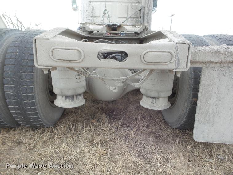 image for item DA7722 2007 Sterling A9500 semi truck