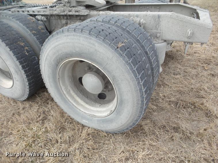 image for item DA7722 2007 Sterling A9500 semi truck