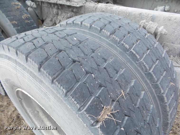 image for item DA7722 2007 Sterling A9500 semi truck