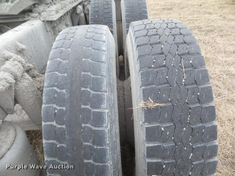 image for item DA7722 2007 Sterling A9500 semi truck