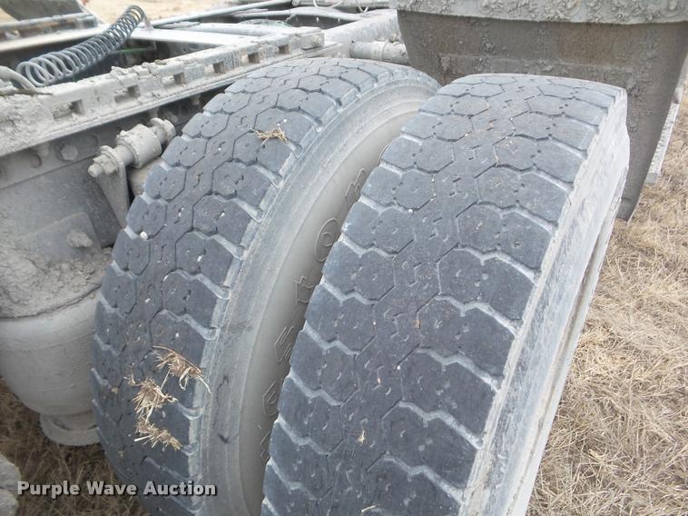 image for item DA7722 2007 Sterling A9500 semi truck