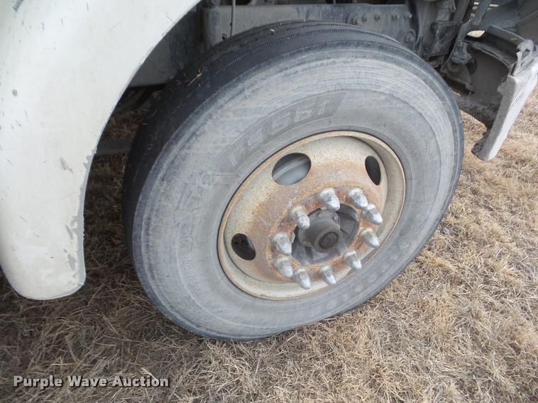 image for item DA7722 2007 Sterling A9500 semi truck