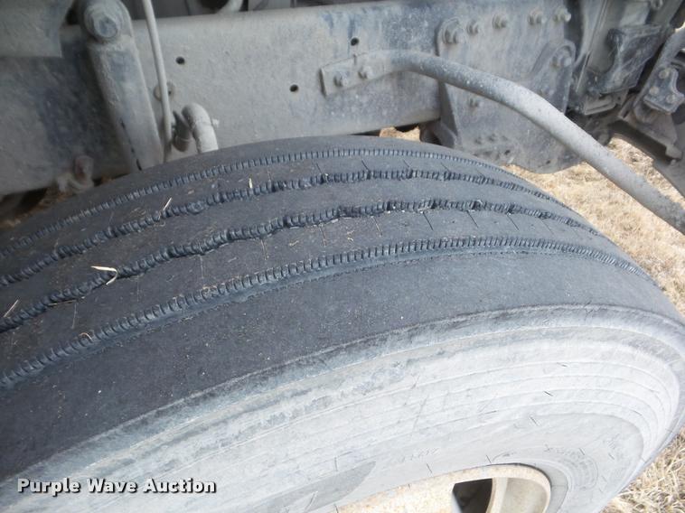 image for item DA7722 2007 Sterling A9500 semi truck