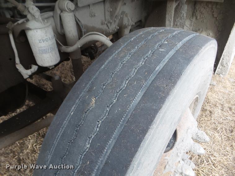 image for item DA7722 2007 Sterling A9500 semi truck