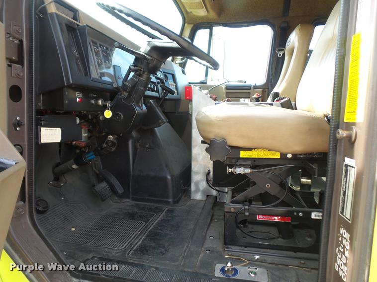 image for item DB0731 1993 International 4800 Crew Cab foam pumper fire truck