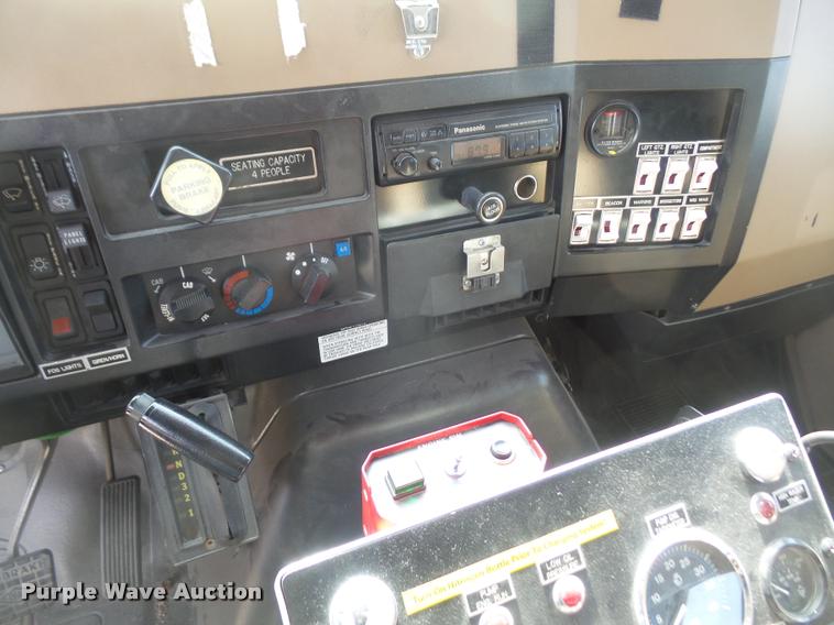 image for item DB0731 1993 International 4800 Crew Cab foam pumper fire truck