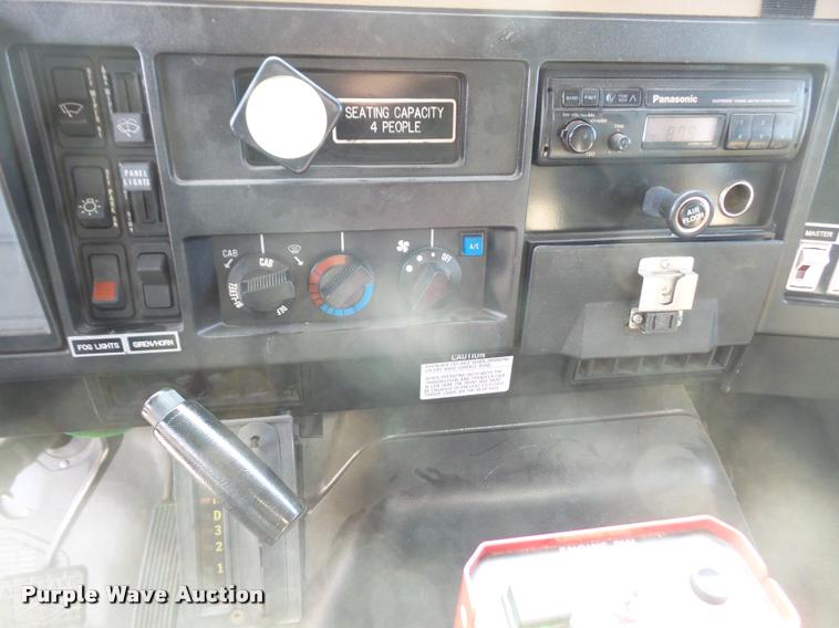 image for item DB0731 1993 International 4800 Crew Cab foam pumper fire truck