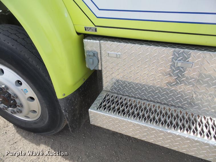 image for item DB0731 1993 International 4800 Crew Cab foam pumper fire truck