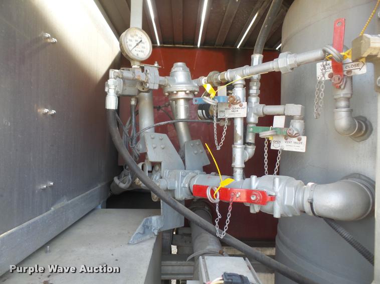 image for item DB0731 1993 International 4800 Crew Cab foam pumper fire truck