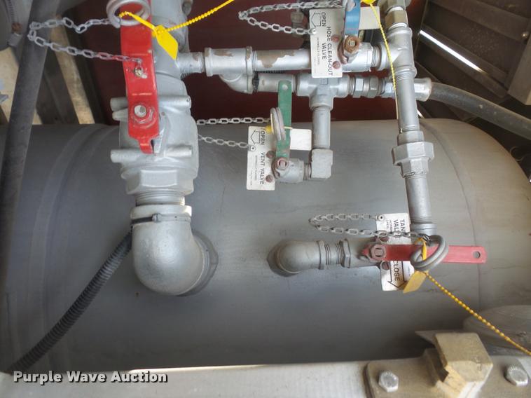 image for item DB0731 1993 International 4800 Crew Cab foam pumper fire truck