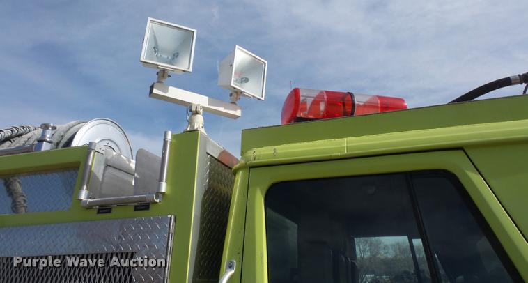 image for item DB0731 1993 International 4800 Crew Cab foam pumper fire truck