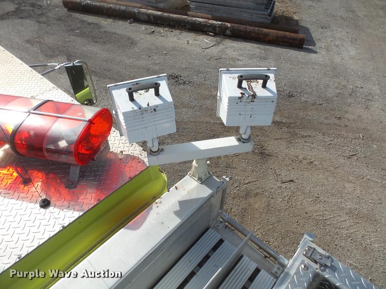 image for item DB0731 1993 International 4800 Crew Cab foam pumper fire truck