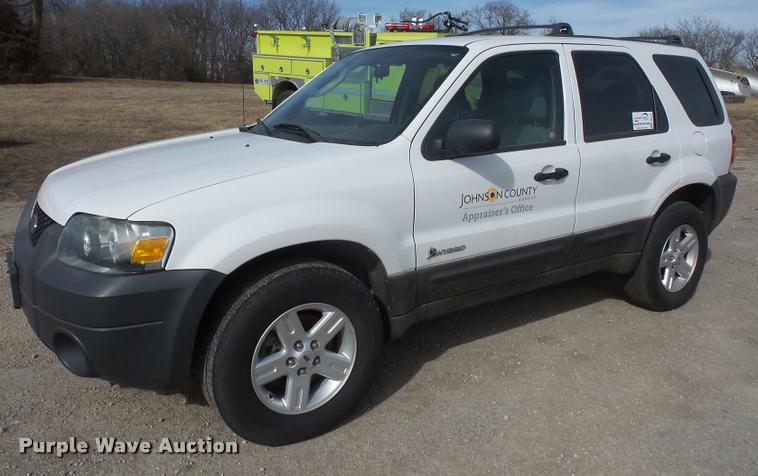 image for item DB0732 2005 Ford Escape Hybrid SUV