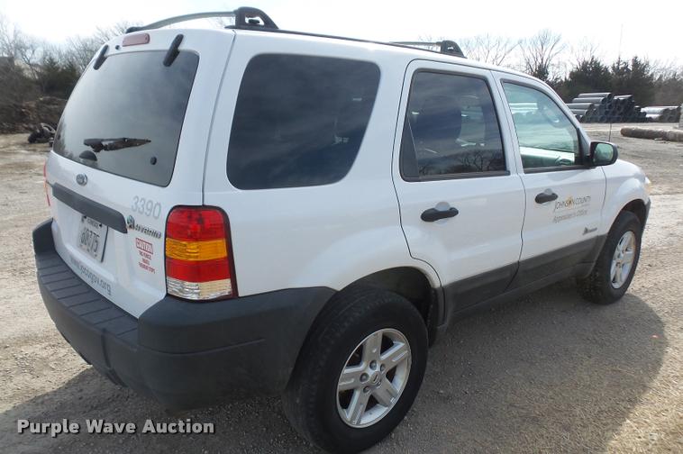 image for item DB0732 2005 Ford Escape Hybrid SUV