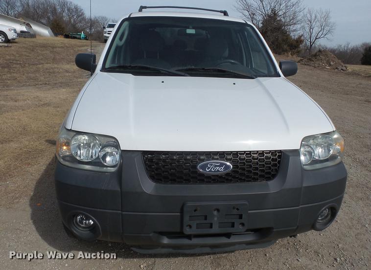 image for item DB0732 2005 Ford Escape Hybrid SUV