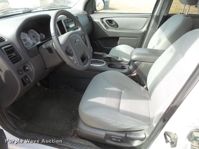 image for item DB0732 2005 Ford Escape Hybrid SUV
