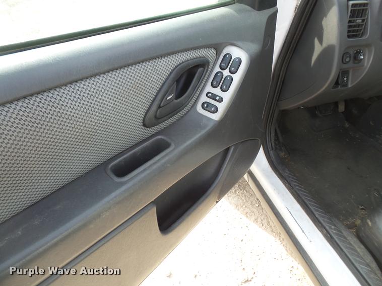 image for item DB0732 2005 Ford Escape Hybrid SUV