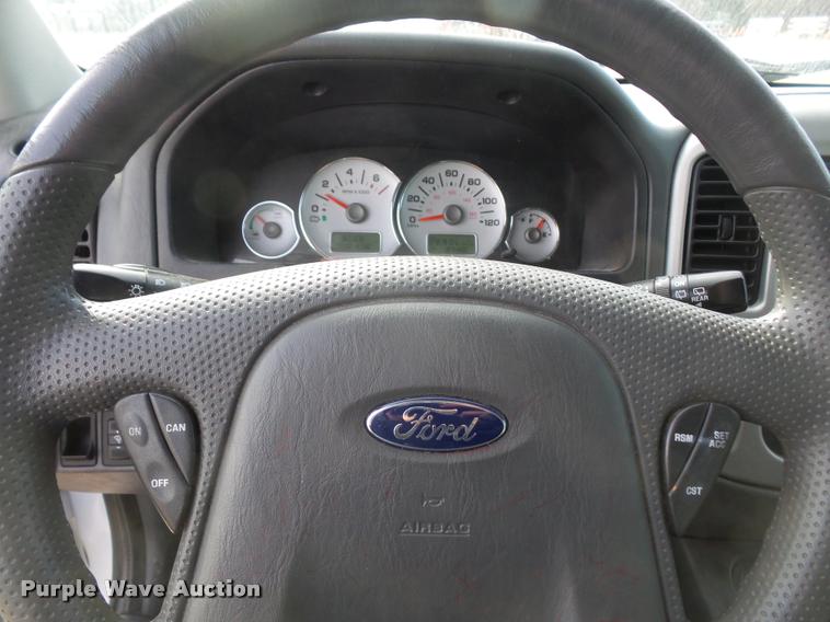 image for item DB0732 2005 Ford Escape Hybrid SUV