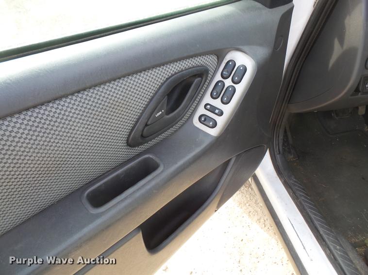 image for item DB0732 2005 Ford Escape Hybrid SUV