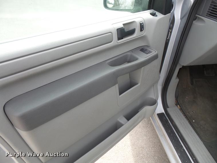 image for item DB0734 2007 Ford Freestar van