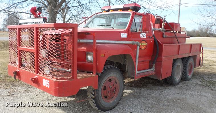 image for item DB0736 1981 Ford F700 fire truck